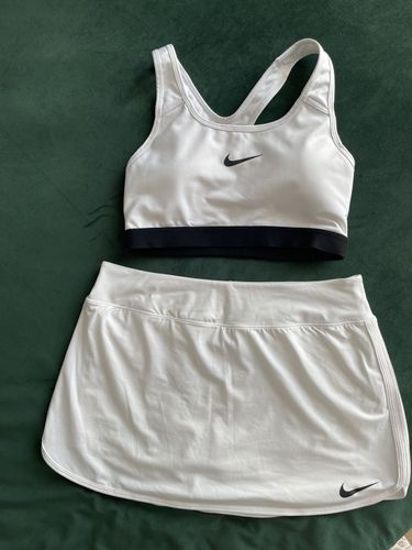 костюм юбка-шорты и топ Nike