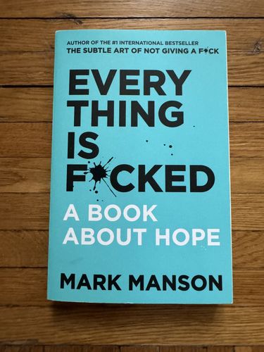 Книга на Английском Марк Мэнсон - Everything is fu