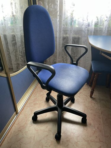 Офисное кресло 