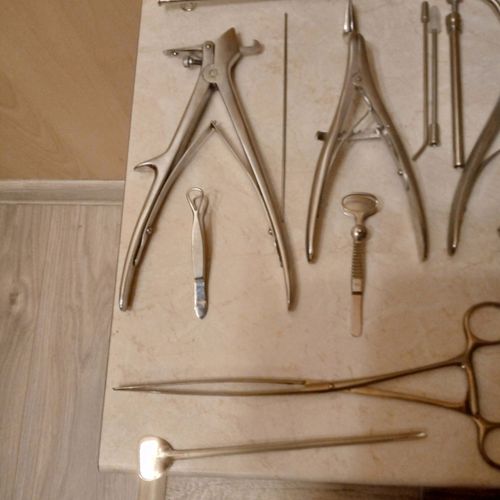 Хирургический инструмент 