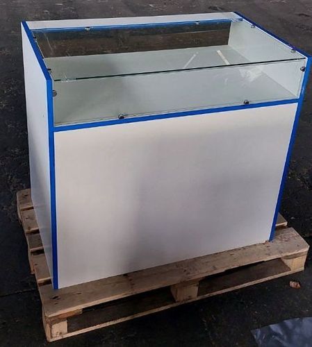Торговый прилавок со стеклом р-р 1000х850х600 мм