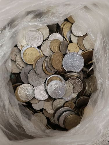 Монеты разных стран мира более 3 кг