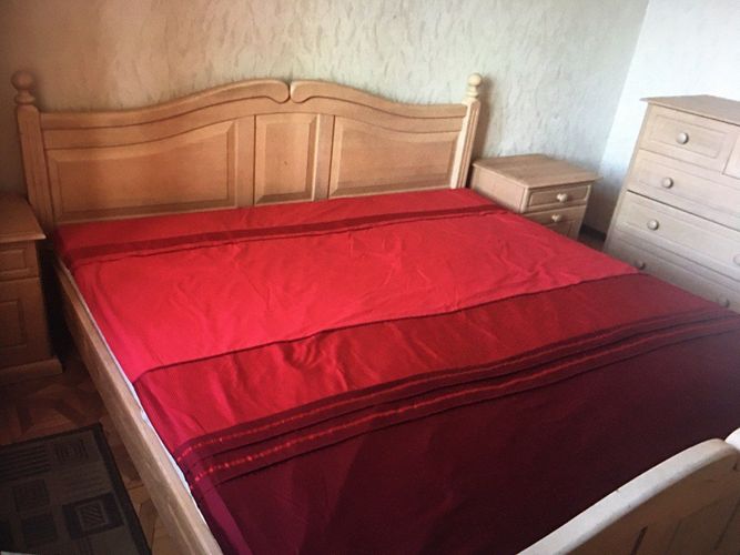 Кровать 2-спальная из массива с матрацем