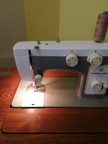 Швейная машина Чайка 142м. 