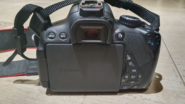 Зеркальная фотокамера Canon 650D