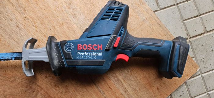 Сабельная пила Bosch GSA 18V- LI C