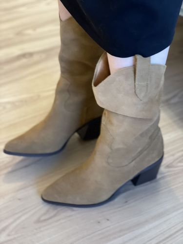 Новые казаки женская обувь 