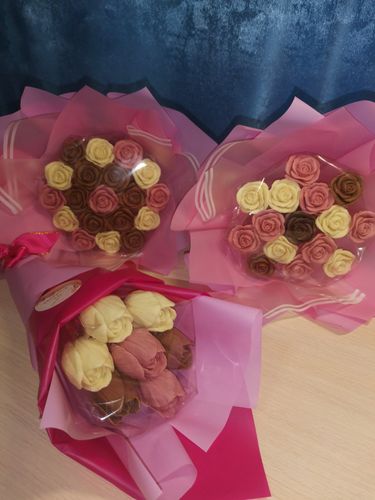 Букеты из шоколадных роз /тюльпаноа