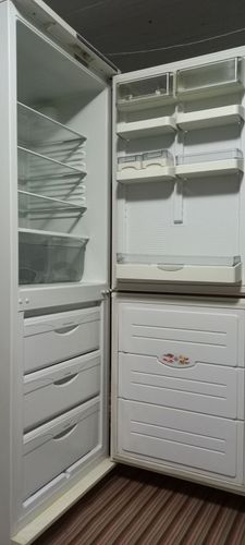 Холодильник Атлант 2003 г/в продаю срочно 350р