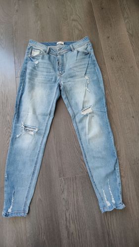 Рваные джинсы р.46