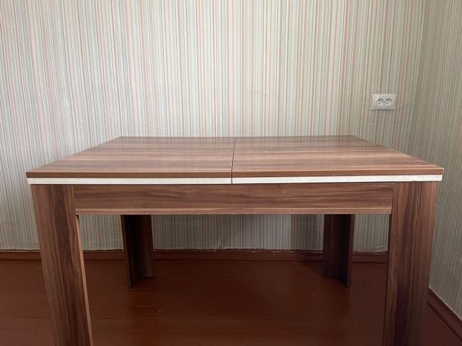 Кухонный стол раздвижной, цена 25 р. купить в Лиде на Куфаре - Объявление №231867945