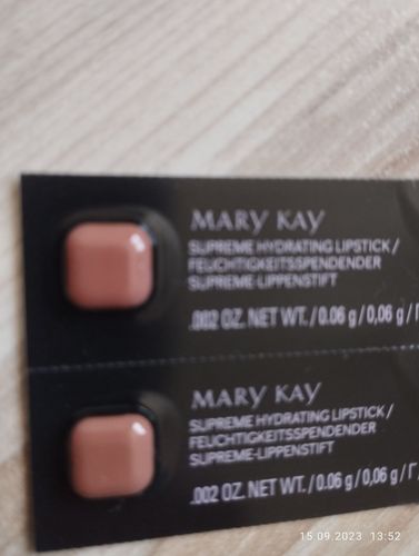 Суперувлажняющая губная помада Mary Kay 