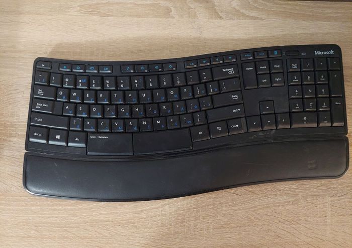 Microsoft Sculpt  эргономичная клавиатура