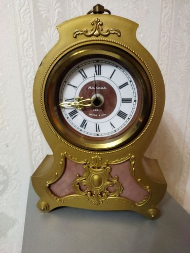 Часы настольные янтарь СССР кварц