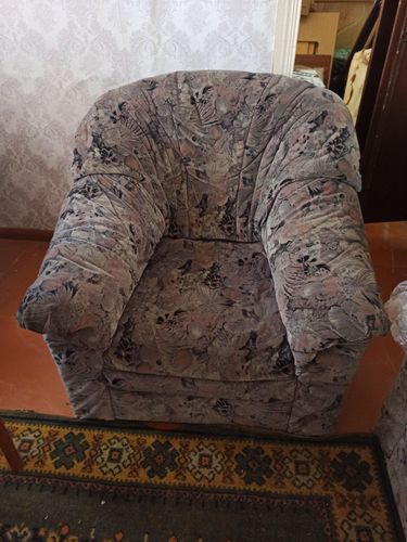Продается диван ( двойка) и кресло 