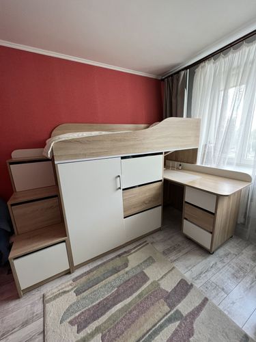 Кровать чердак, стол и шкаф