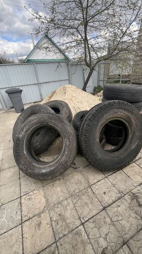 Строительный мусор и шины под канализацию