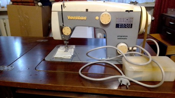 Швейная машинка  Veritas с ножным приводом то