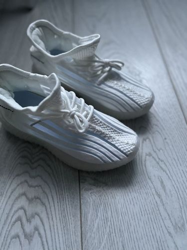 Кроссовки белые