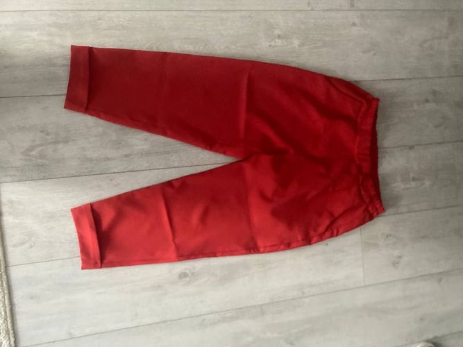 Красные брюки нарядные 