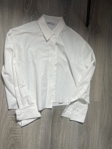 Белая рубашка укороченная