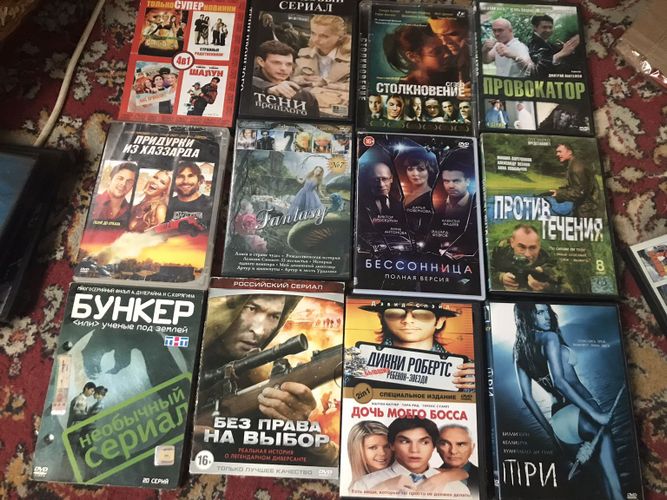 DVD диски с фильмами и сериалами 