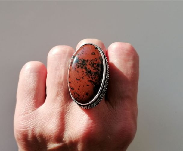 Перстень с натуральным обсидианом махагон. 