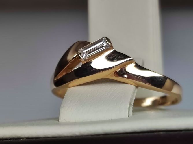 Кольцо бриллиант 0.14ct золотое 