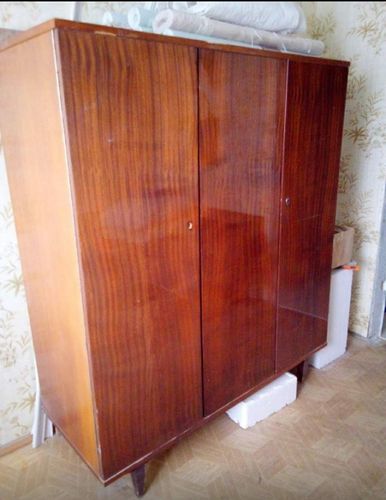 Шкаф деревянный распашной 