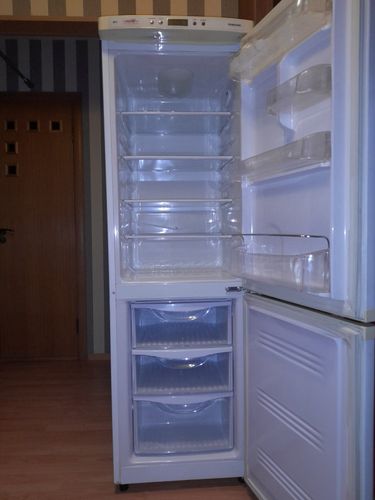 Холодильник SAMSUNG RL28DBSW