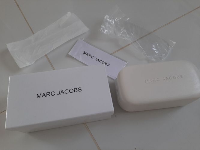 Чехо,коробка,салфетка Marc Jacobs