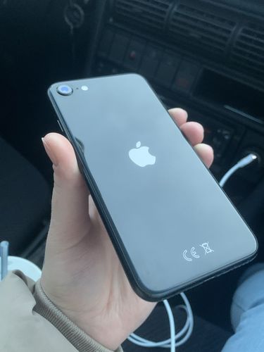 iPhone SE 2020 в идеальном состоянии 