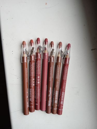 Новые, стойкие карандаши для губ. 
