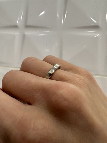 Кольцо с бриллиантом из белого золота 