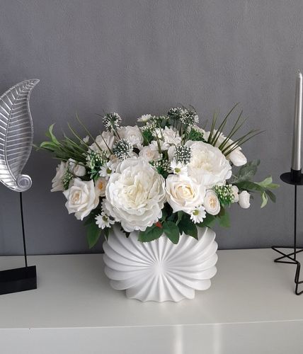 Интерьерный букет цветов в вазе