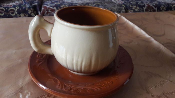 Чашка и блюдце из керамики