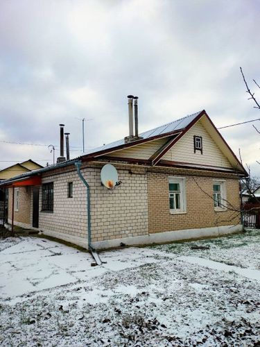 Продается жилой кирпичный дом по улице Окрестина