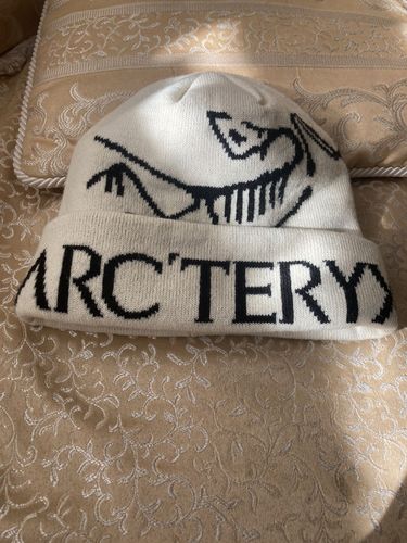 шапка Arcteryx