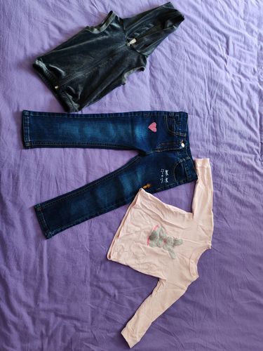 Лот вещей для девочки (джинсы+джемпер+жилетка) 