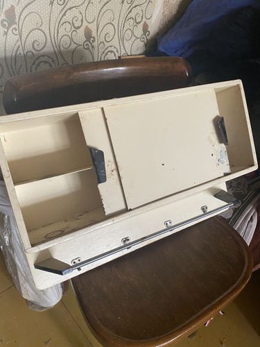 Шкаф подвесной с держателем для полотенец, СССР