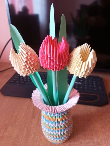 Ваза с тюльпанами (Оригами) 
