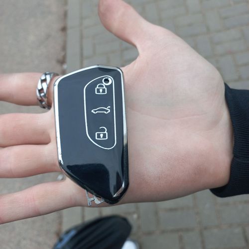 Найдены ключи от машины в районе Дзержинского 