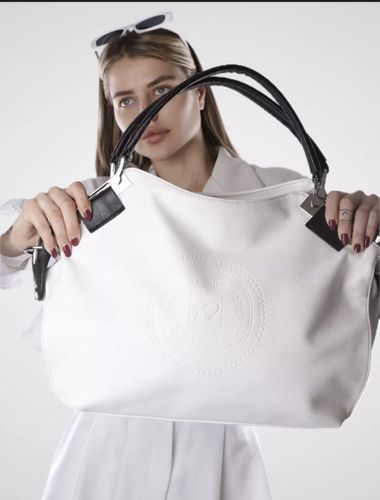Белая женская сумка 