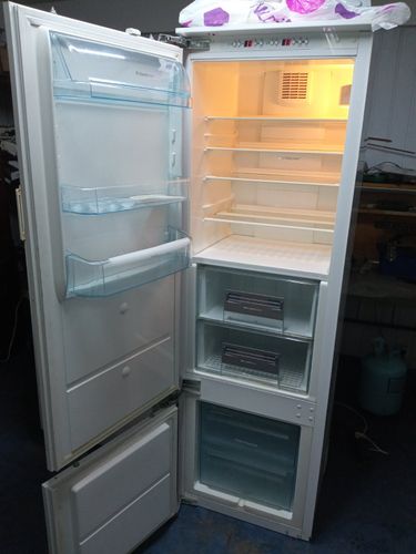 Холодильник Electrolux встраиваемый.
