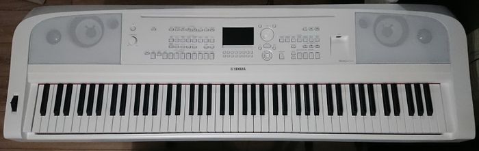 Цифровое пианино Yamaha DGX-670WH