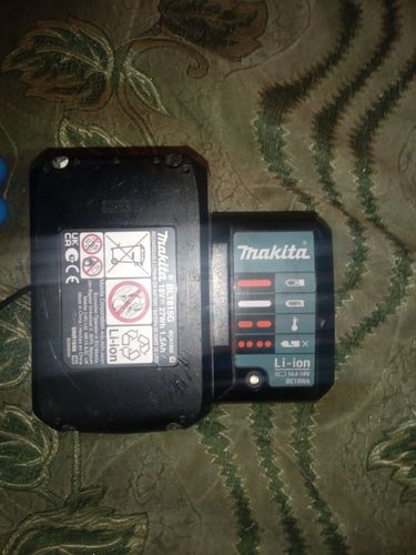 Зарядка для шуруповерта и аккумулятор Makita