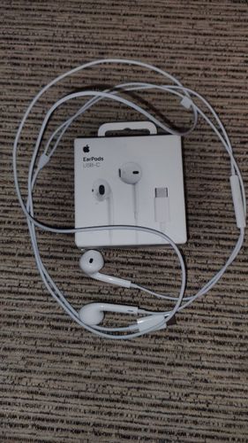 Наушники Apple EarPods с разъемом USP-C 