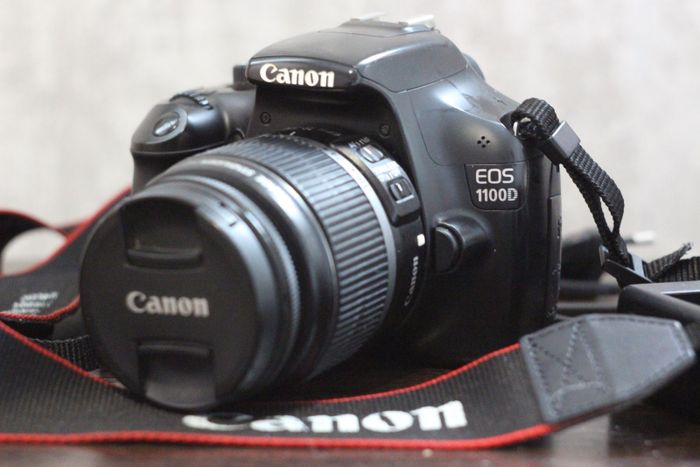 Фотоаппарат зеркальный Canon 1100D