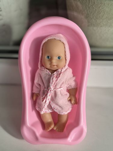 Кукла в ванне