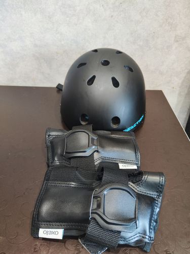 Шлем и перчатки 